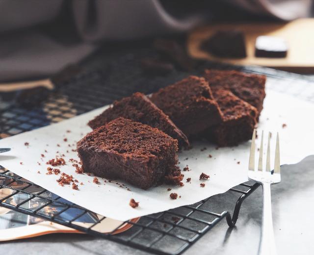 特浓有多浓，试试这款黑巧克力磅蛋糕的做法