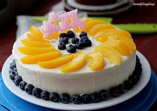 黄桃蓝莓裱花蛋糕