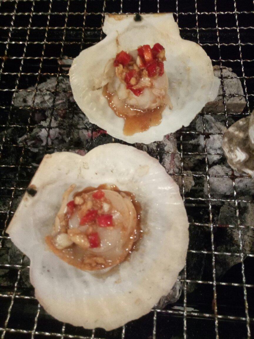 蒜蓉碳烤生蚝，扇贝！