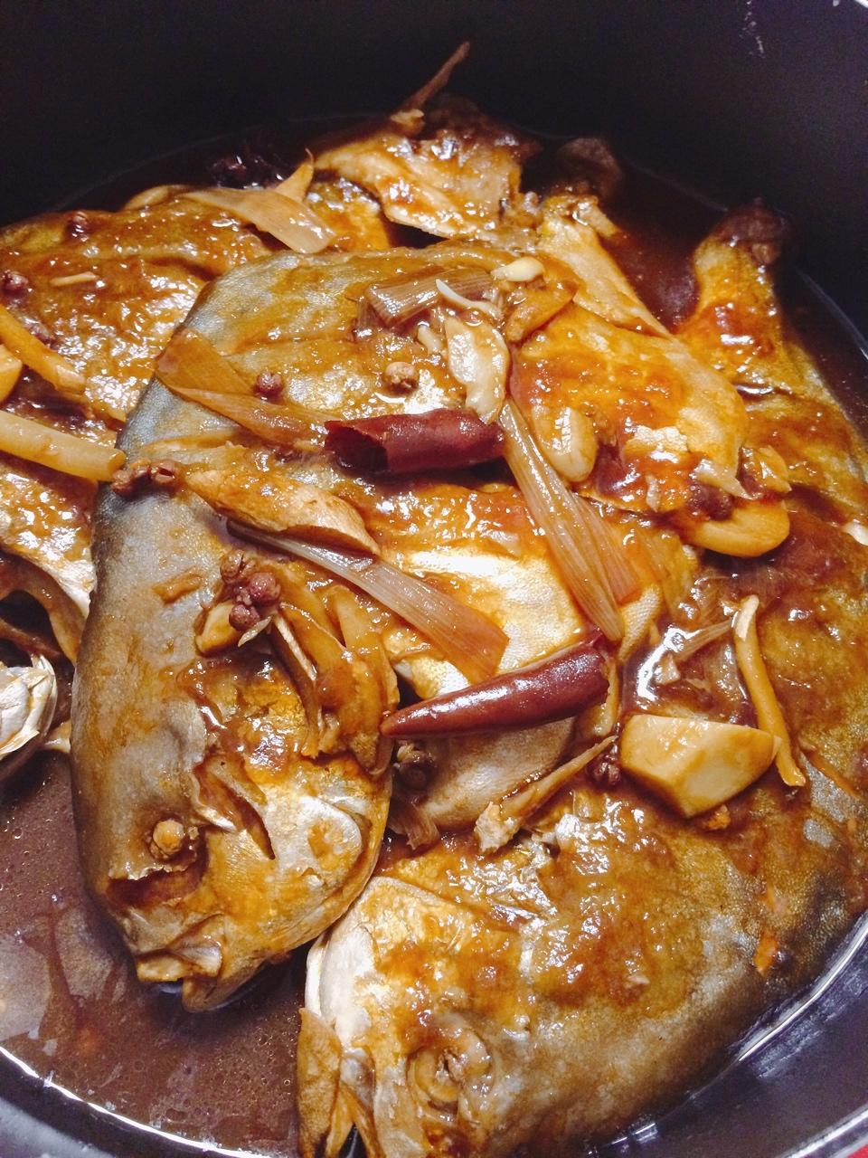 传统中式红烧平鱼