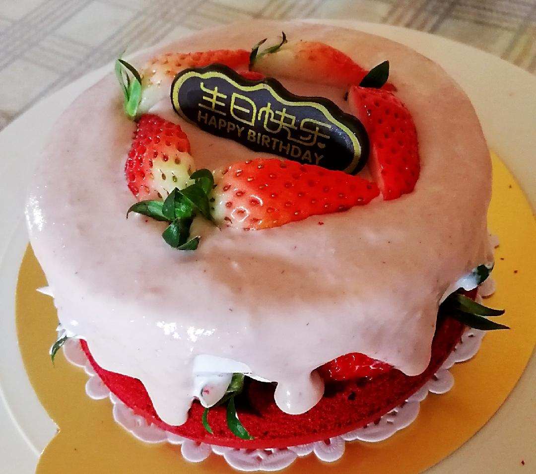 红丝绒草莓拉丝卡士达蛋糕