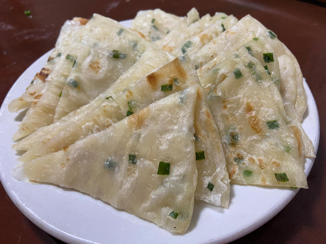 家常葱油饼 柔软多层 凉了也不硬 附细节视频详解