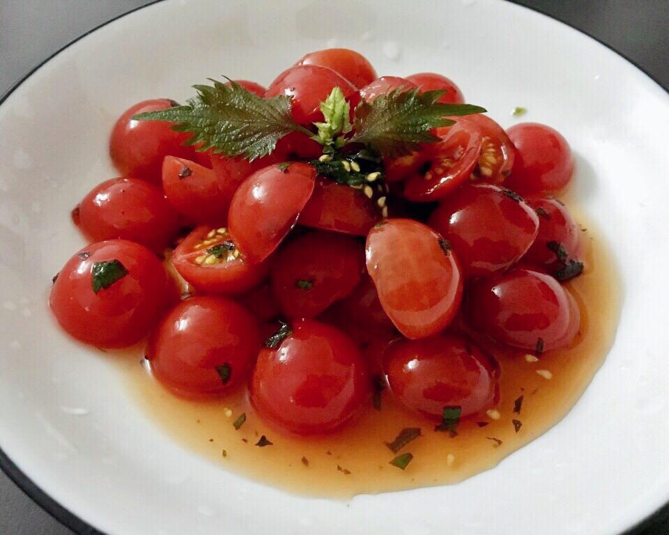 酸酸甜甜～紫苏拌番茄仔的做法