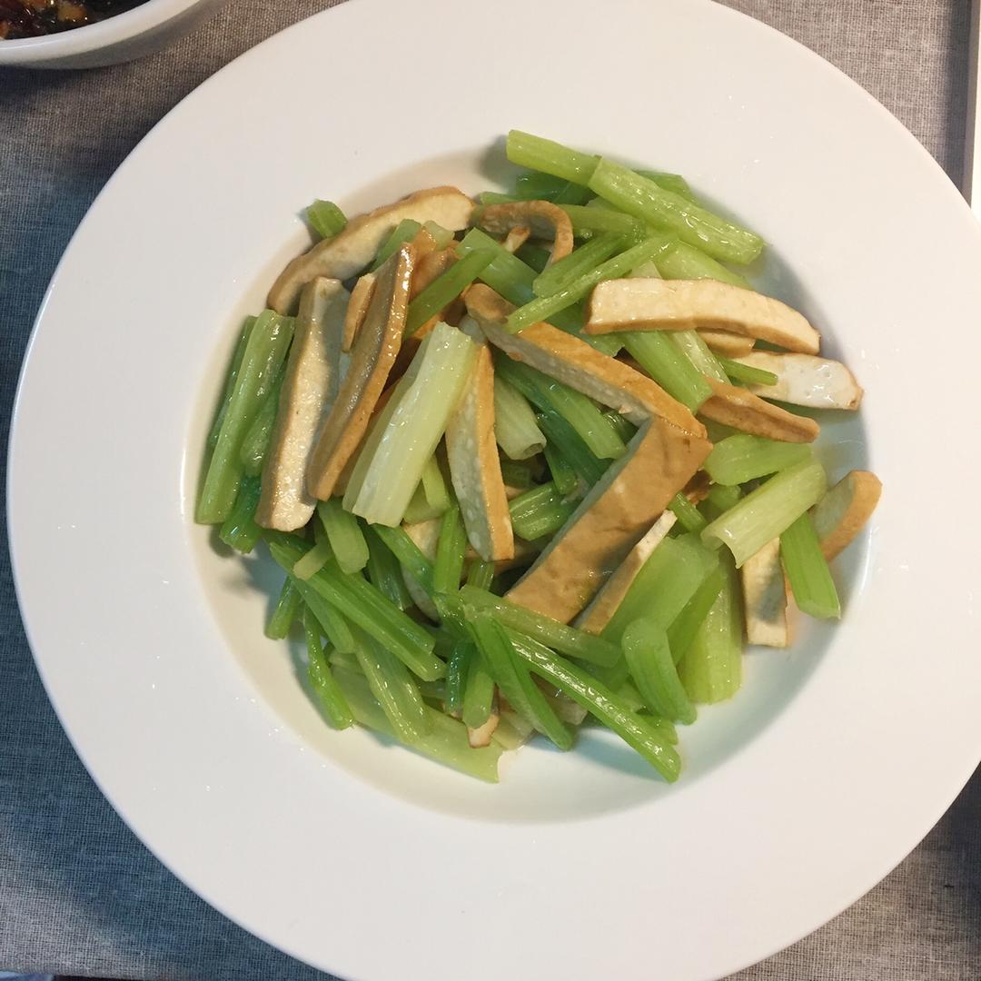 芹菜炒香干