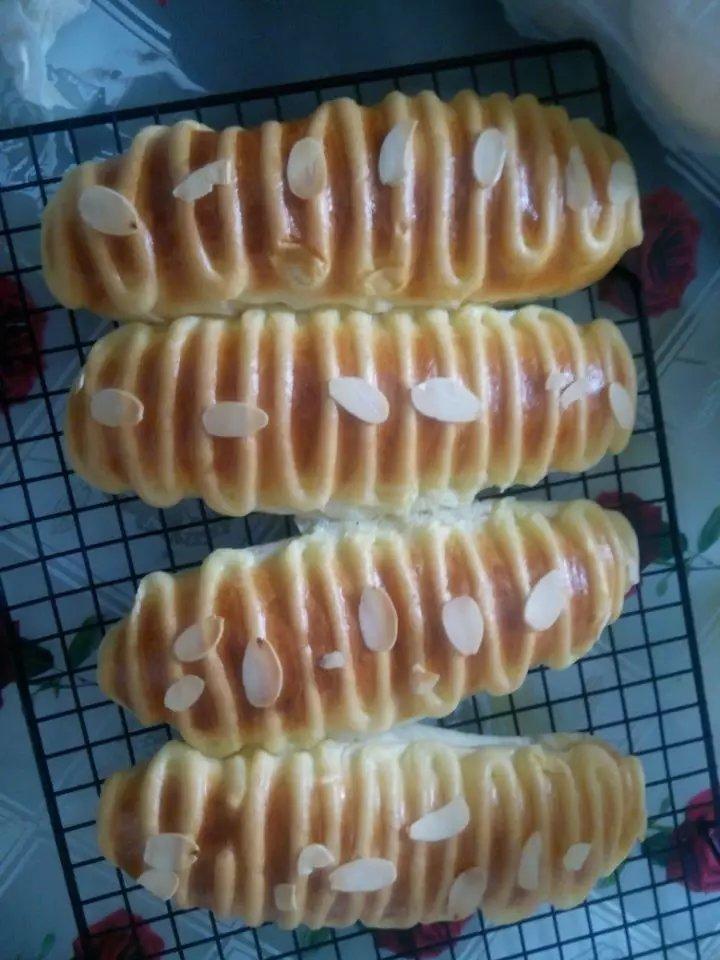 面包房里最受欢迎的毛毛虫面包