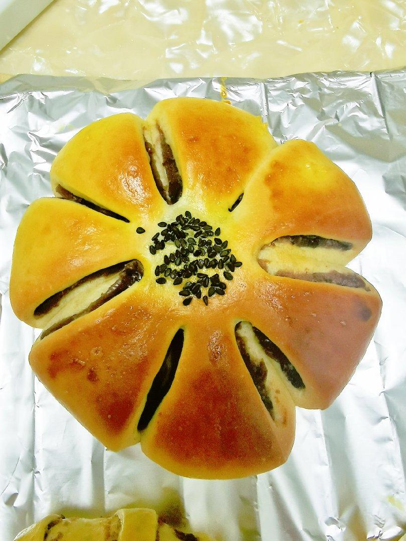 花朵豆沙面包