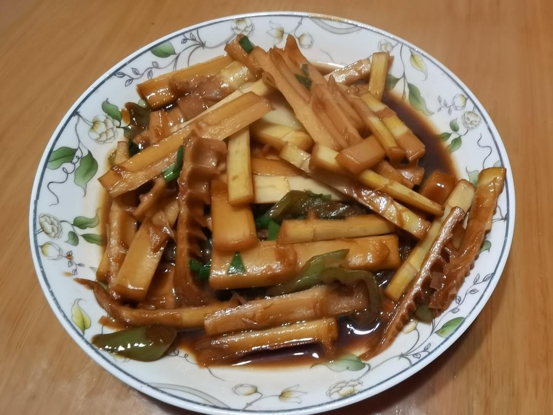 一个人能吃两盘的油焖笋