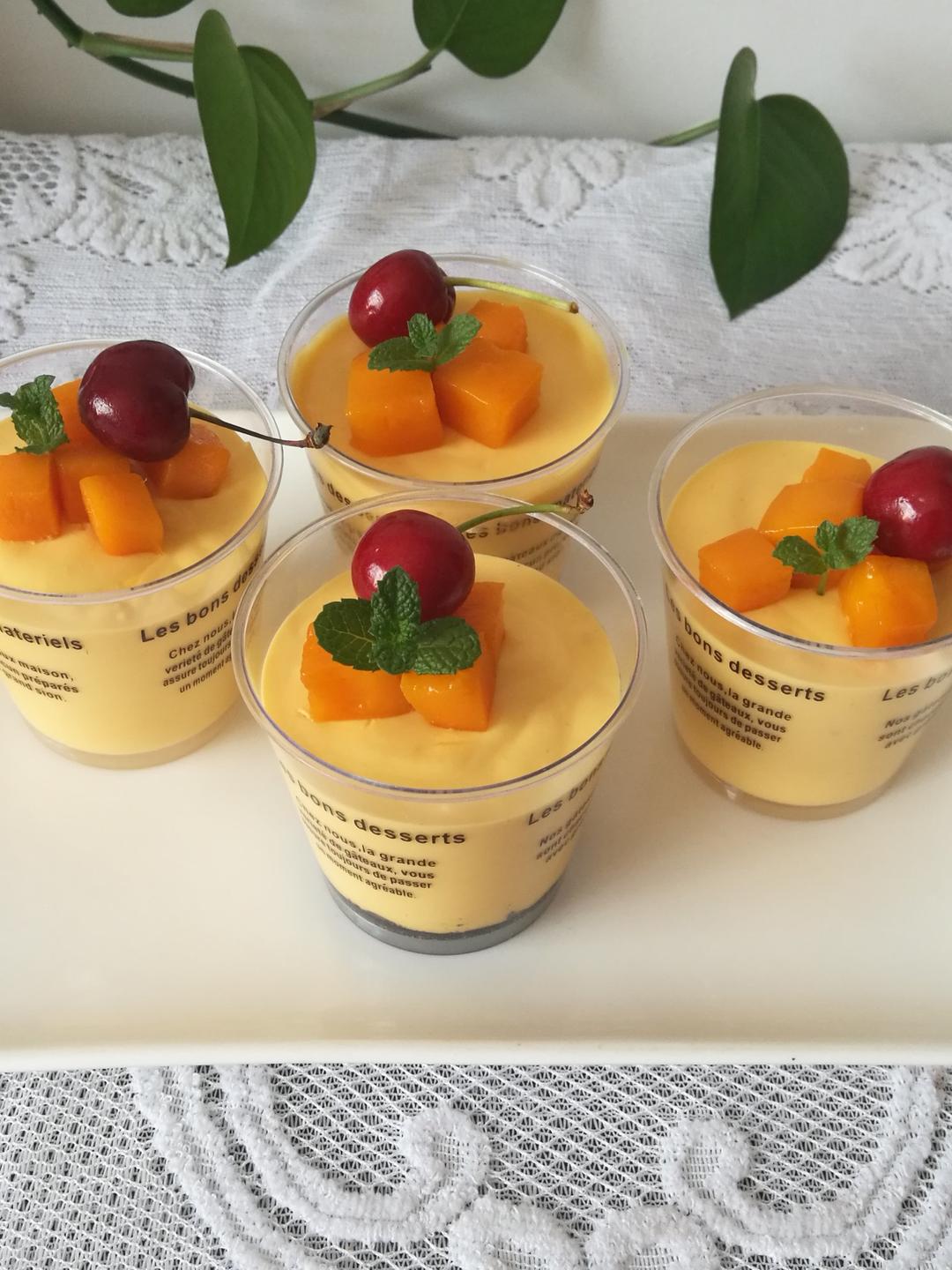 紫罗烘焙13841668185做的芒果慕斯杯