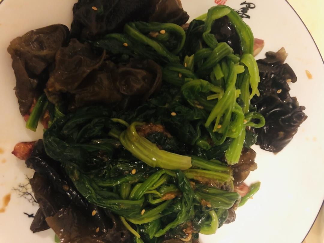 菠菜拌木耳