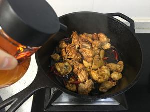 乐活教主的美食之——砂锅黑木耳烧鸡的做法 步骤3