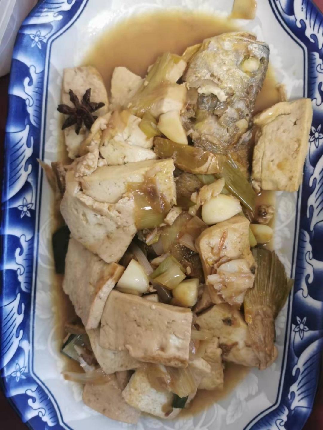 超下饭大黄鱼炖豆腐，优质动物蛋白与优质植物蛋白的强强联合