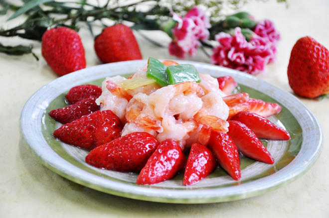 草莓虾仁的做法