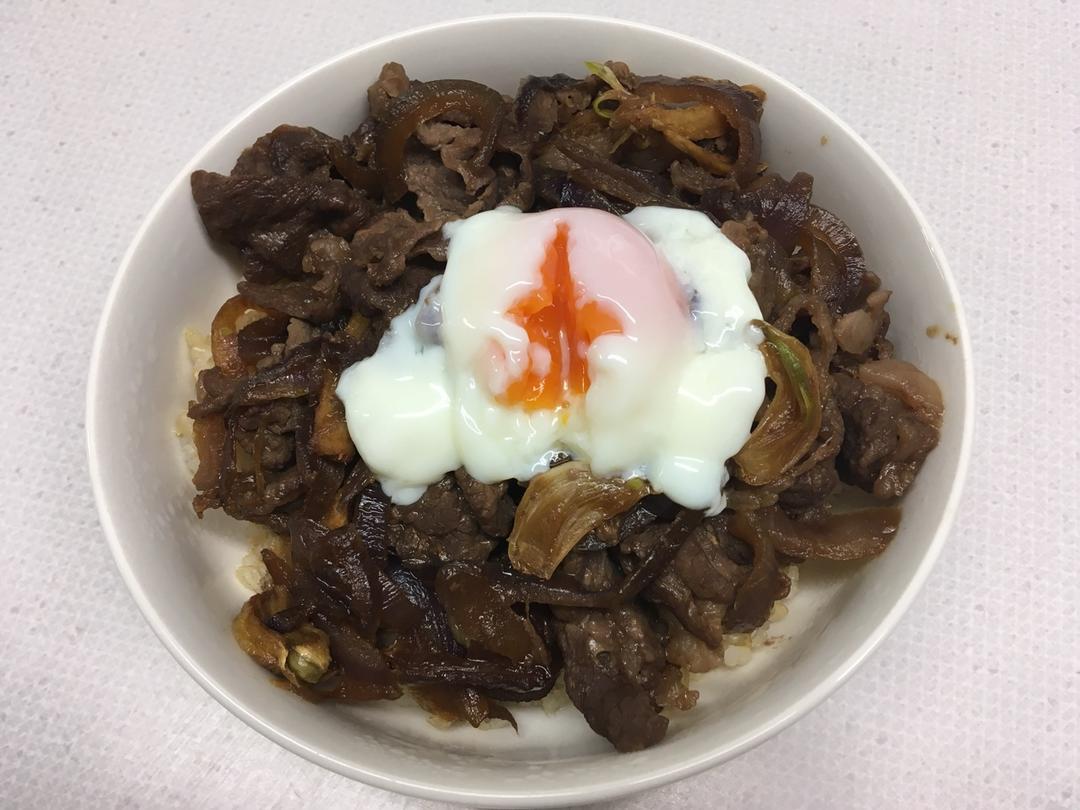 健身ing吃货做的牛丼温泉卵入り(日式温泉蛋牛肉饭)