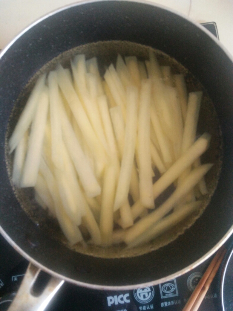 薯条的做法 步骤3