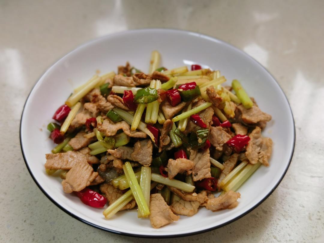 香芹炒肉家常下饭菜！