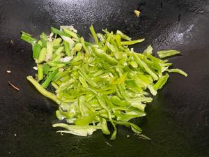 蒜苗青椒炒肉丝的做法 步骤10