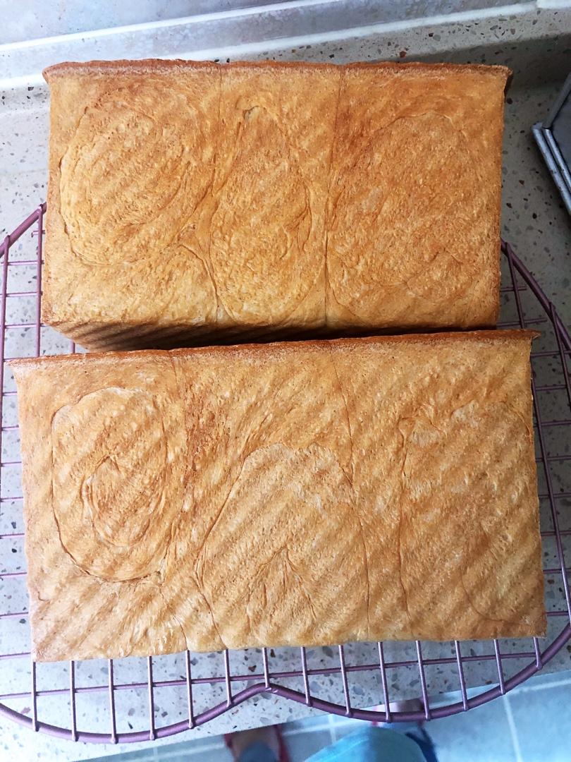 柔软拉丝的100%全麦麦片吐司（一次发酵）