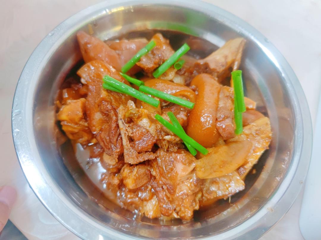 美味的家常菜：红烧猪蹄
