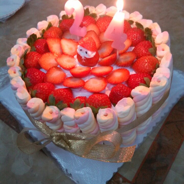 生日蛋糕教程【威化饼干围边】