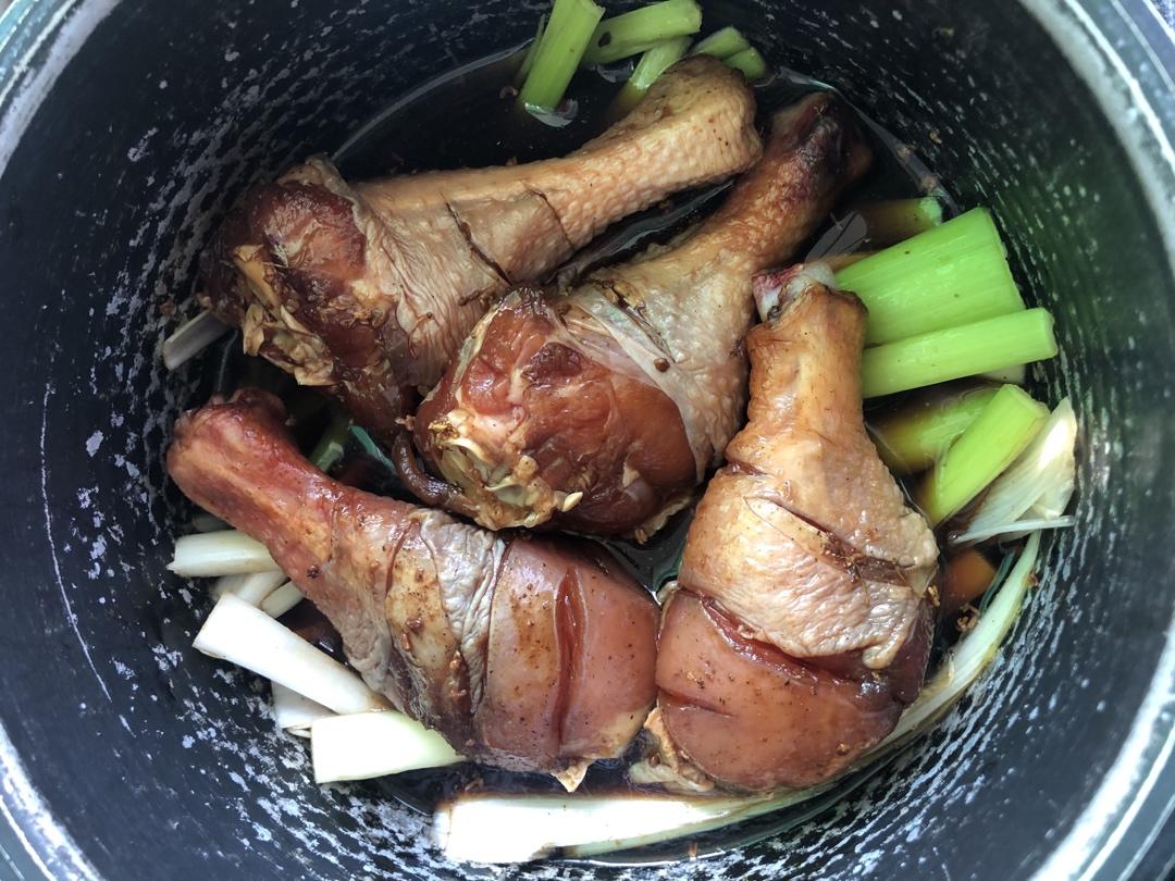 电饭锅酱鸡腿（出自微博：深夜放毒少女）