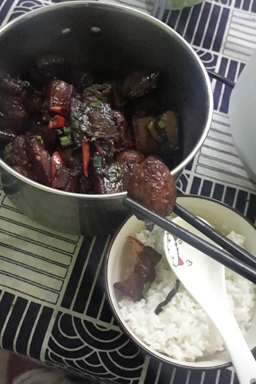 加了鹌鹑蛋后，这盘红烧肉，美味的逆天啦——鹌鹑蛋烧肉（孔瑶食谱）