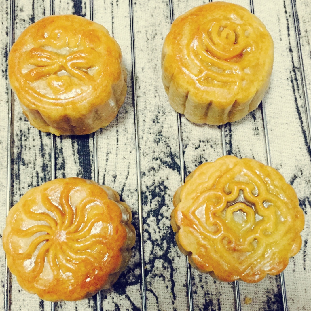 广式月饼—蛋黄莲蓉月饼