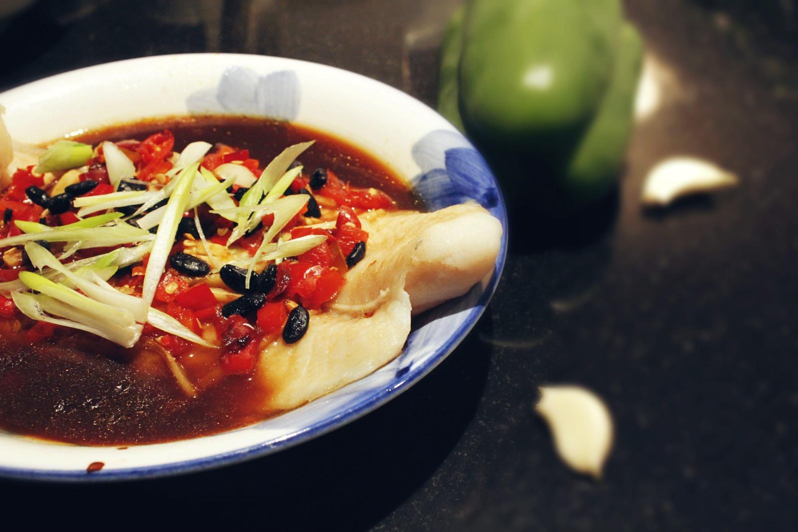 湘菜－－豆豉剁椒蒸鱼的做法