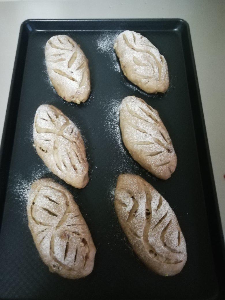 全麦核桃红枣软欧