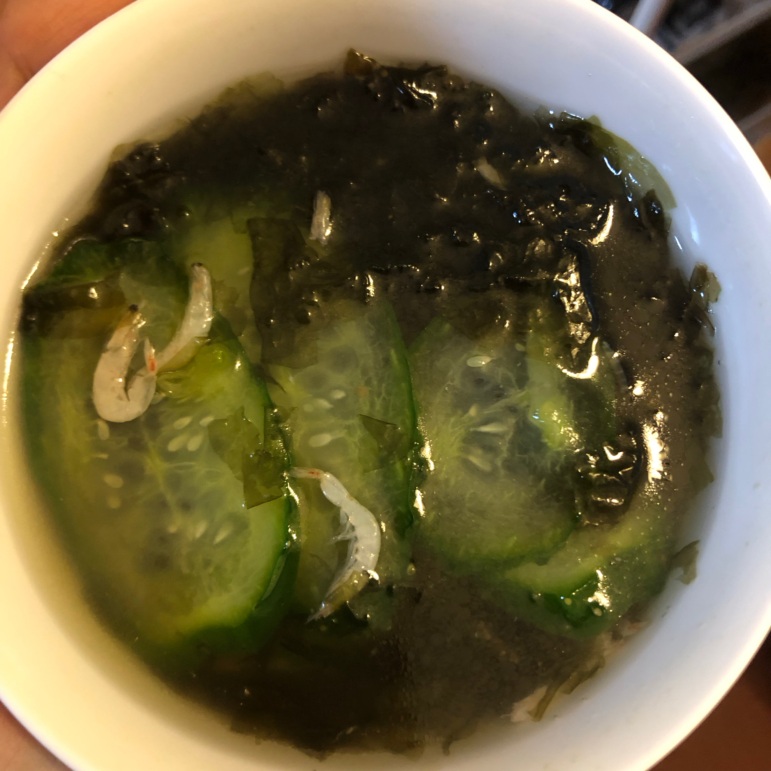 超级简单的减脂汤
虾皮紫菜黄瓜汤