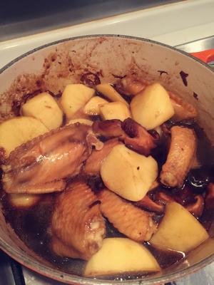 香菇土豆焖鸡翅的做法 步骤8