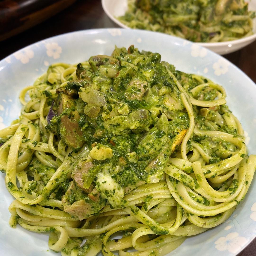 法国人的奶油蘑菇菠菜培根意大利面