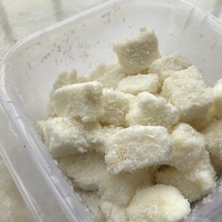 完胜85度C牛奶椰丝小方