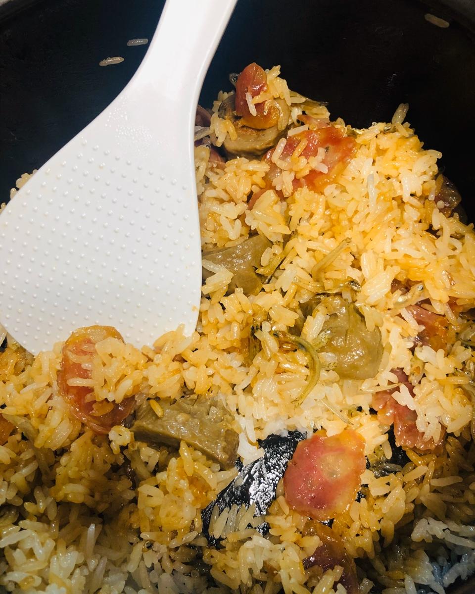 广式腊味煲仔饭