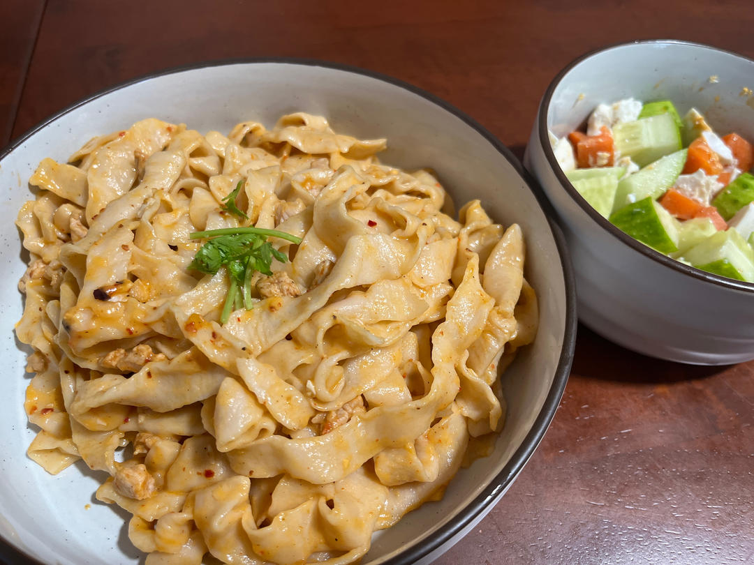 咸蛋黄干拌面，简单又好吃的晚餐料理，分享如何将鸭蛋黄炒出香气