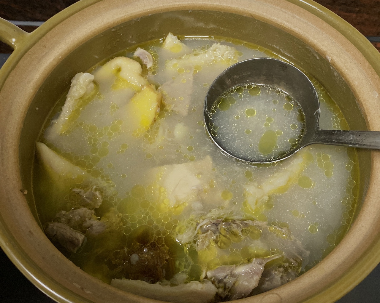 榴莲壳煲鸡汤的做法