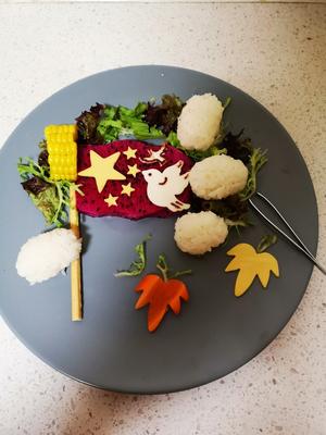 独家创意造型餐《国庆佳节红旗飘》的做法 步骤5