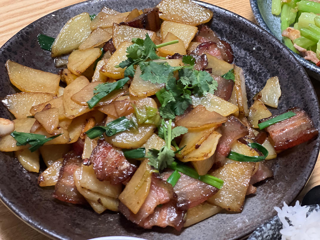 腊肉炒土豆片