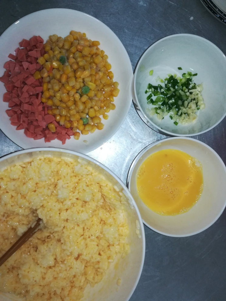 黄金蛋炒饭的做法 步骤2