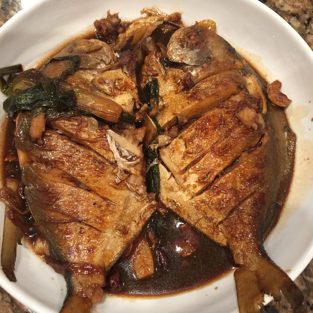传统中式红烧平鱼