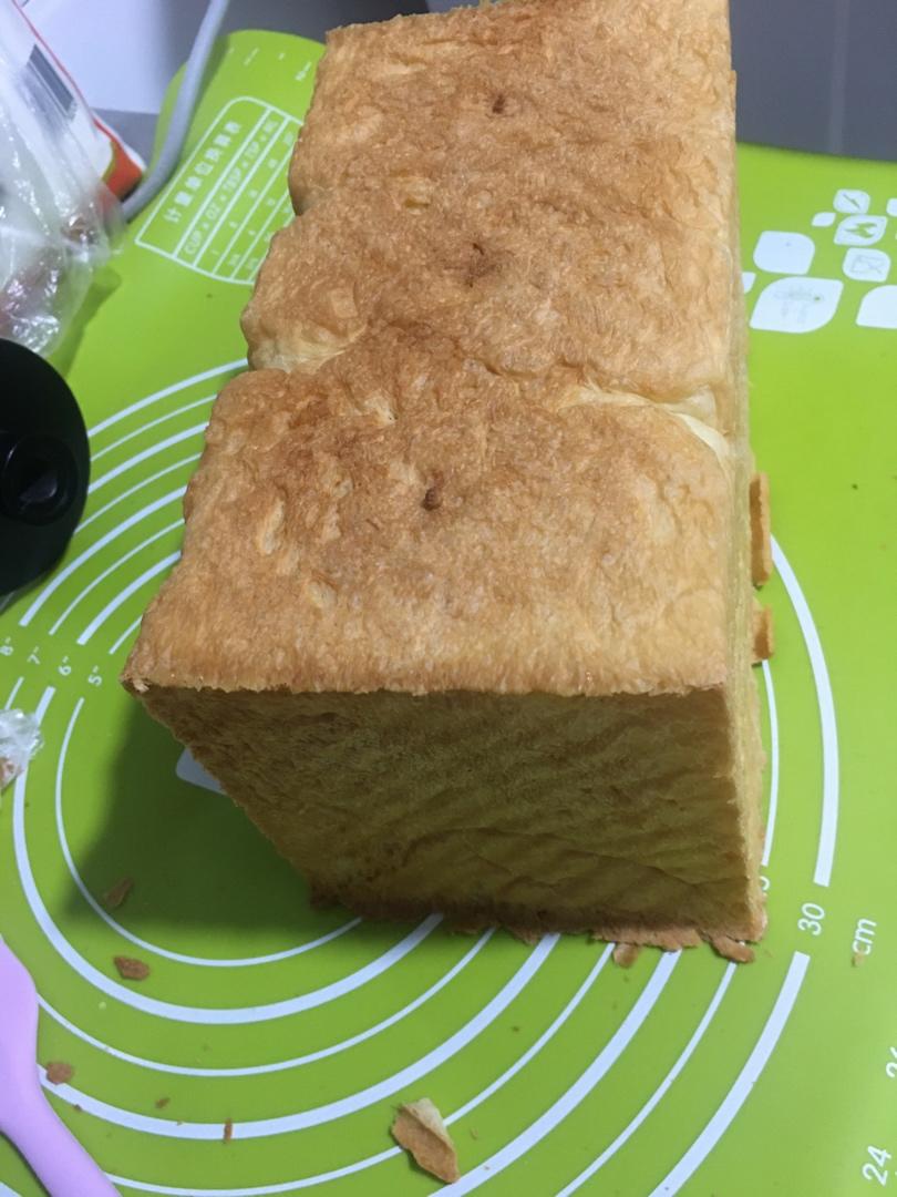 用烤箱自己做面包--手工牛奶吐司面包