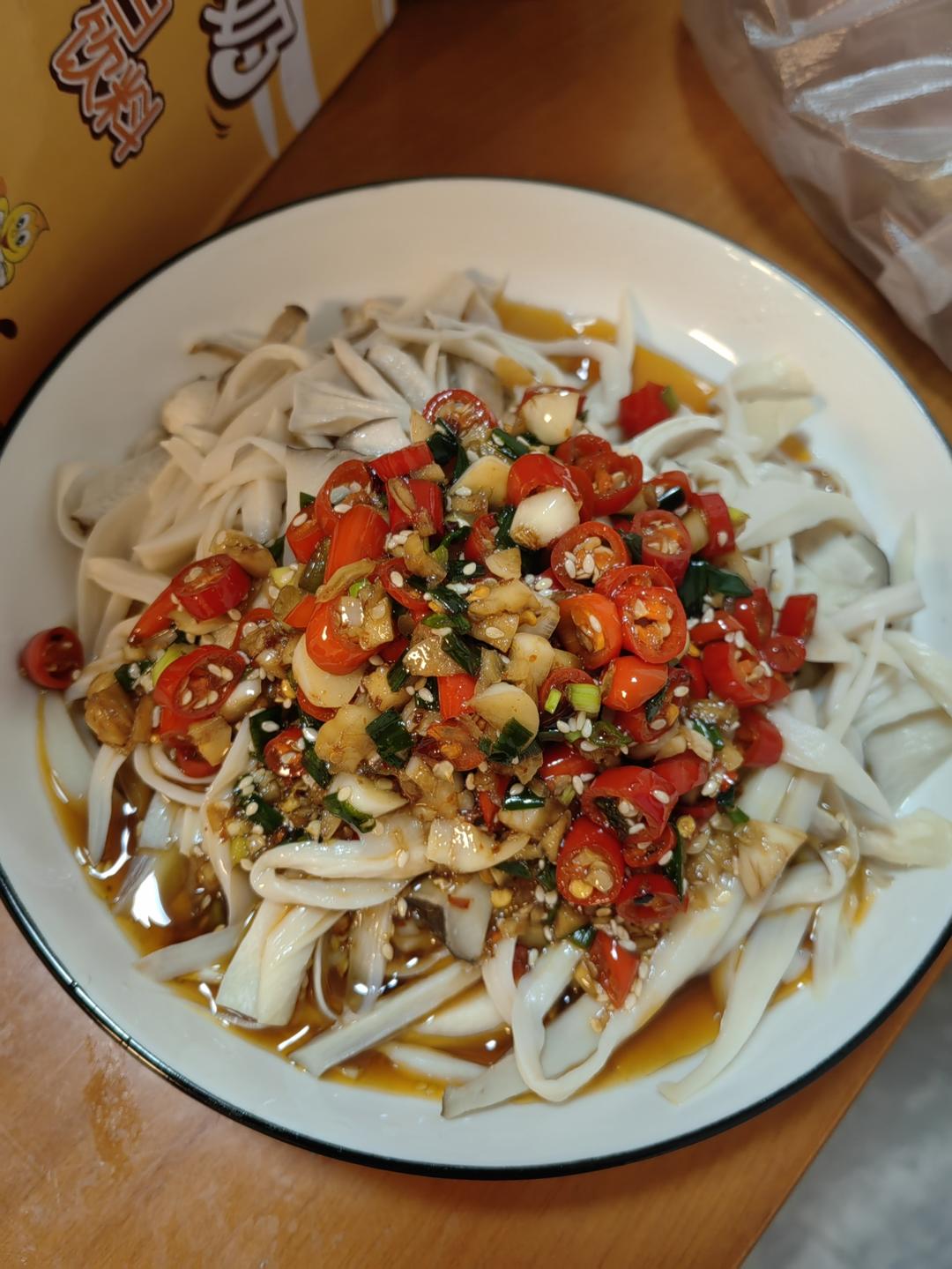 比肉还好吃的【手撕凉拌杏鲍菇】，上桌扫光光