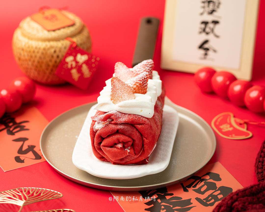 新年特辑：无需烤箱的红丝绒草莓奶油毛巾卷！