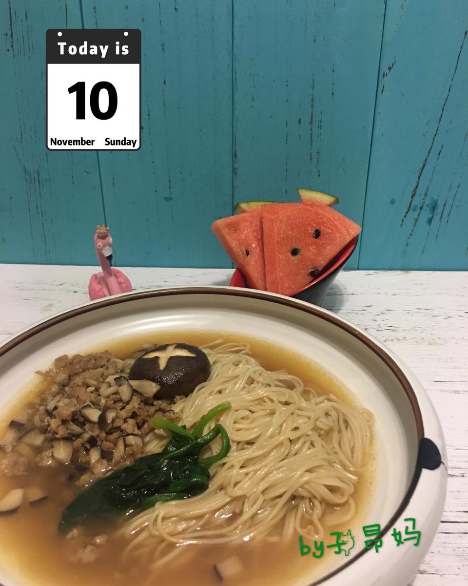 菌汤面条 看得见的香菇 尝得到的鲜美 这才是真正的菌汤