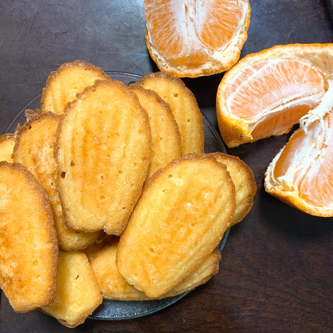 玛德琳（蓝带方）