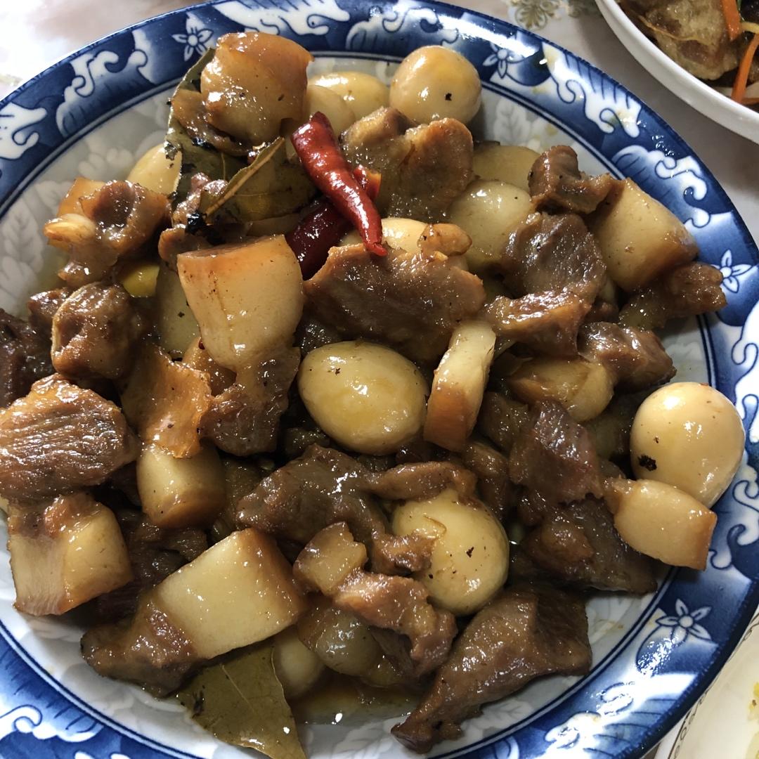 加了鹌鹑蛋后，这盘红烧肉，美味的逆天啦——鹌鹑蛋烧肉（孔瑶食谱）