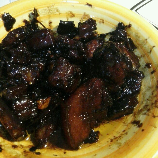 吃着碗里望着锅里的红烧肉