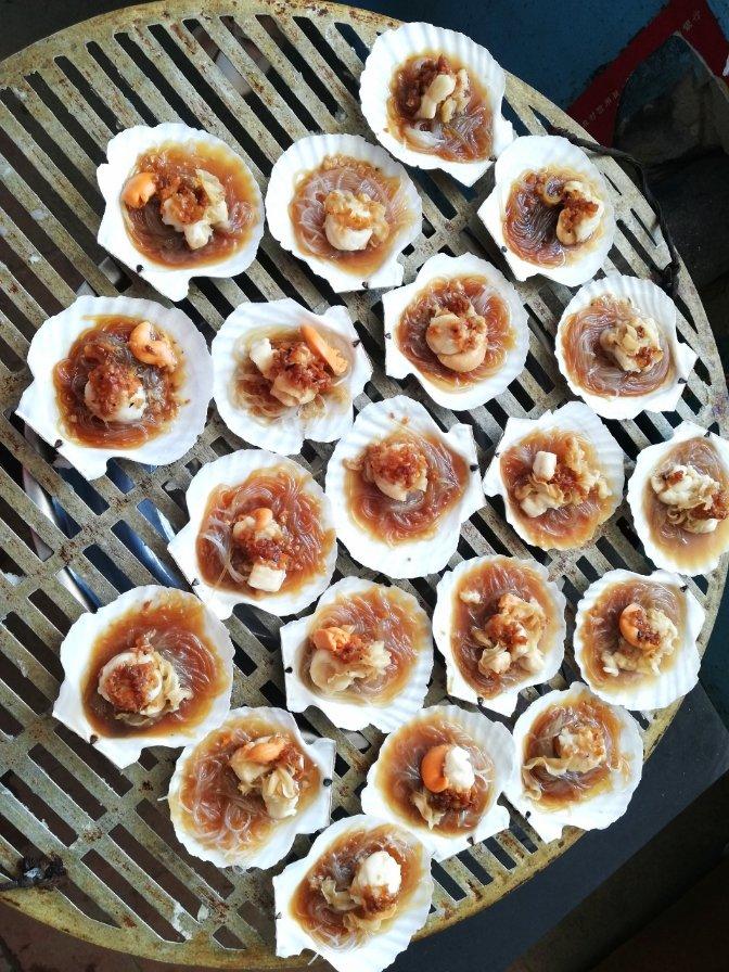 蒜蓉粉丝蒸扇贝（清晰图片步骤讲解）