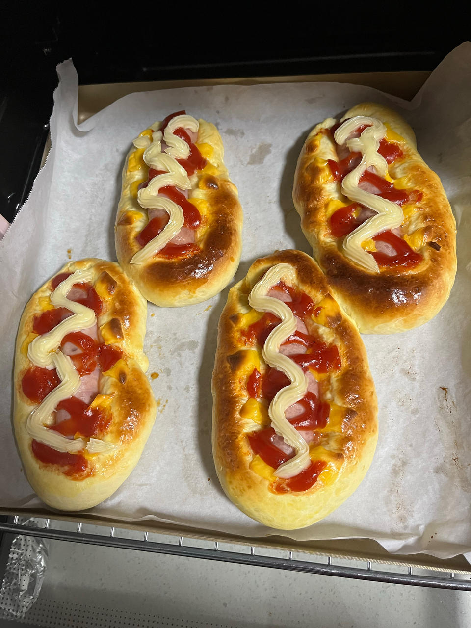 一个面团撑起一家店的台式面包—香肠面包