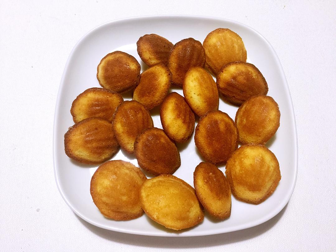 玛德琳（蓝带方）