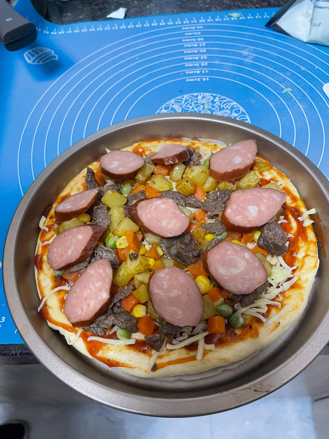 含宣软饼皮做法、自己在家也能做出馅料十足、超拉丝的美味诱人披萨